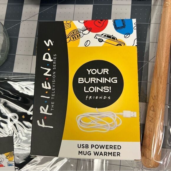 Cutterfly FRIENDS Collectors Bundle Merchandise Gift Box Button Down Shirt, Lrg - Picture 10 of 16